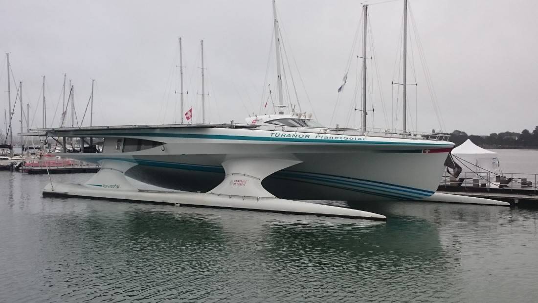 Arrivée du Planet Solar à quai à Lorient