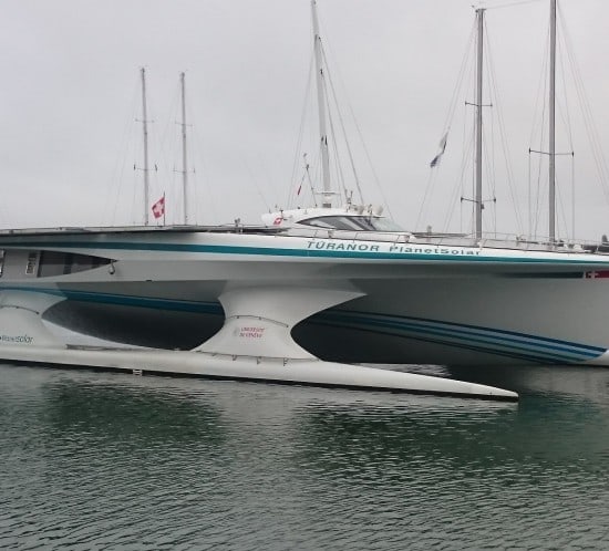 Arrivée du Planet Solar à quai à Lorient