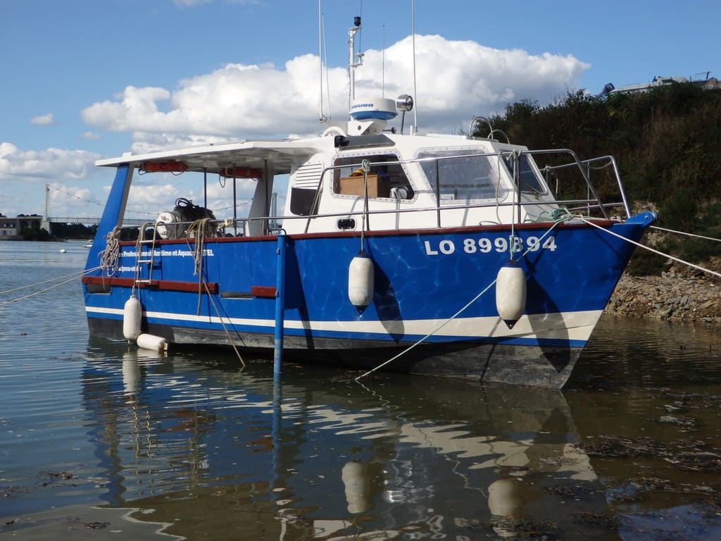 Peinture coque bateau de peche