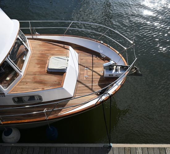 Travaux nautiques vedette vue de dessus